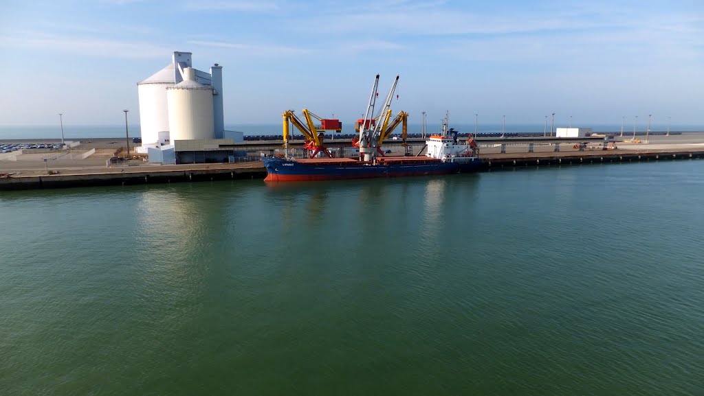 In Calais harbour by muba