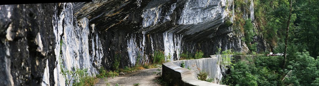 JochenTour auf der alten Straße des Canyon des Ecouges by Jochentour.de