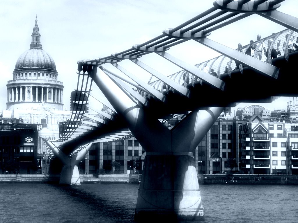 Tate to St Pauls Cathedral via Millenium by deanbed