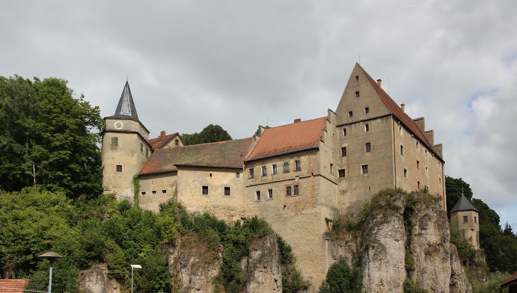 Hollfeld-Wiesentfels Blick auf das erhabene Schloss by Contessa