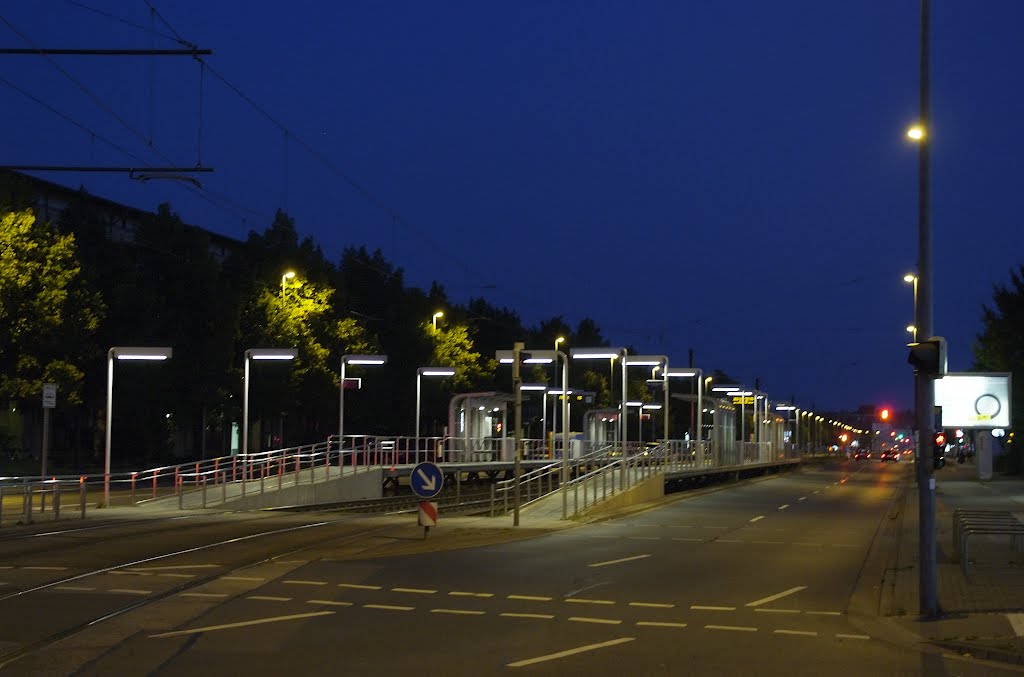 Straßenbahnhaltestelle Friedenauer Straße by Petrosilius Krallemann