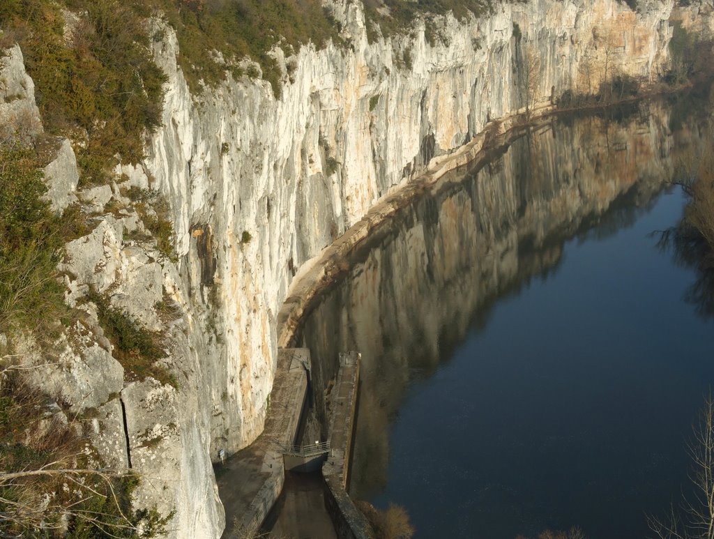 Chemin de Halage & River Lot from above by Peter Young