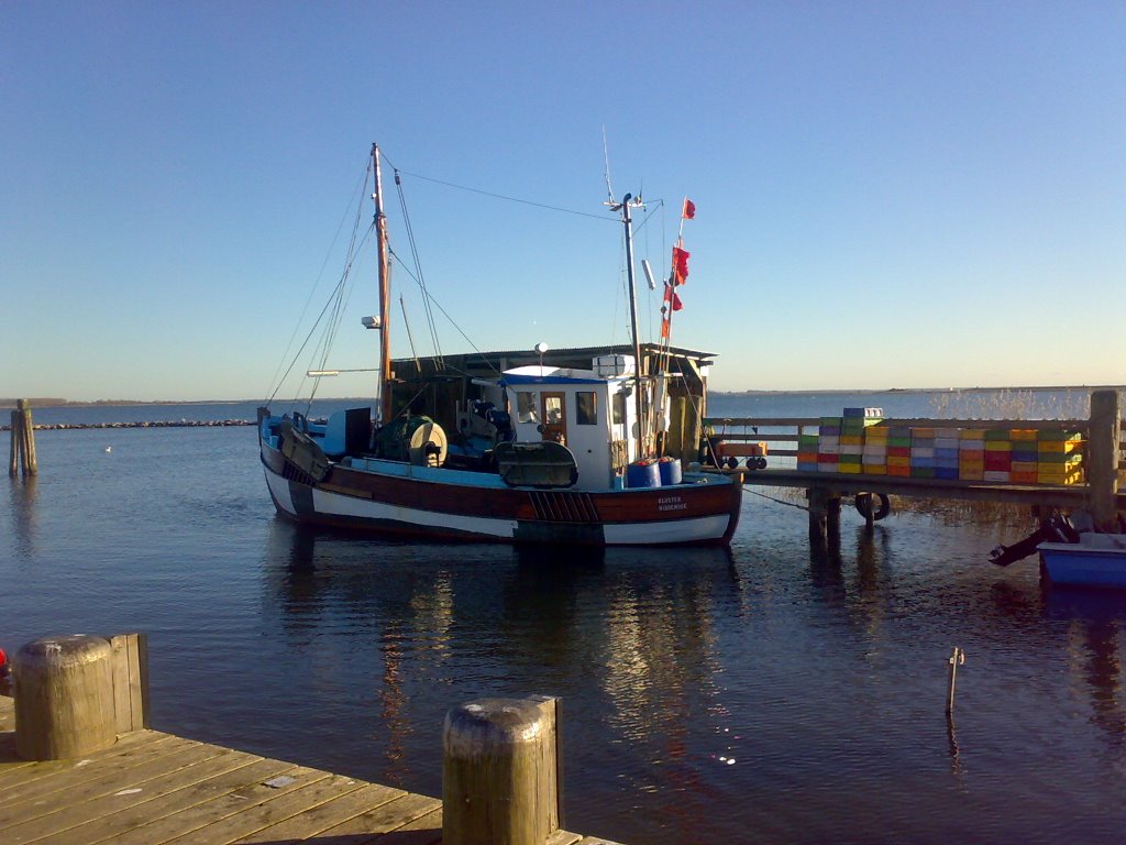 Fischerboot im Hafen von Kloster by Matze FF