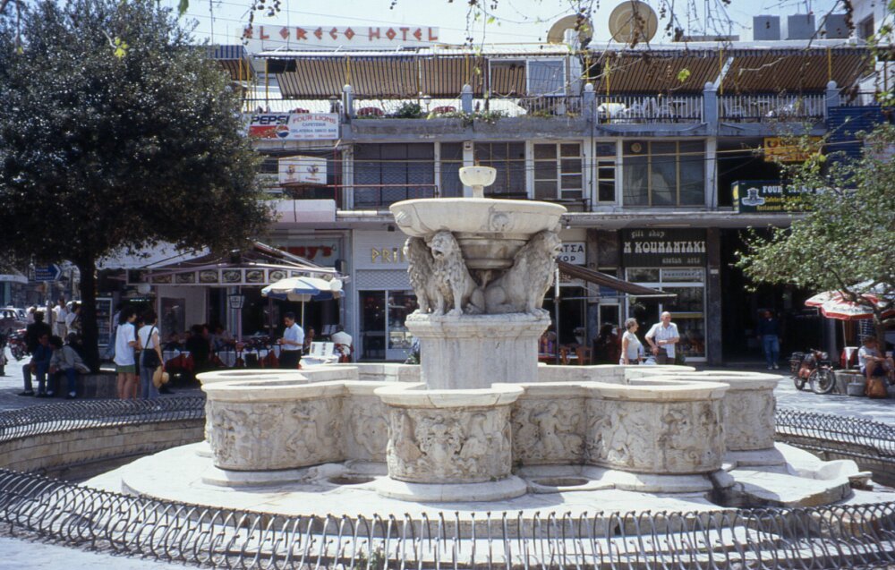 Morosinibrunnen in Heraklion by Peter und Ute