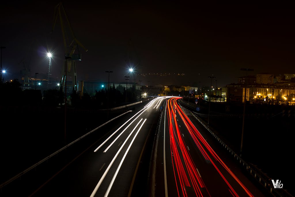 Trafico nocturno A8 Astillero by Vicent Vila