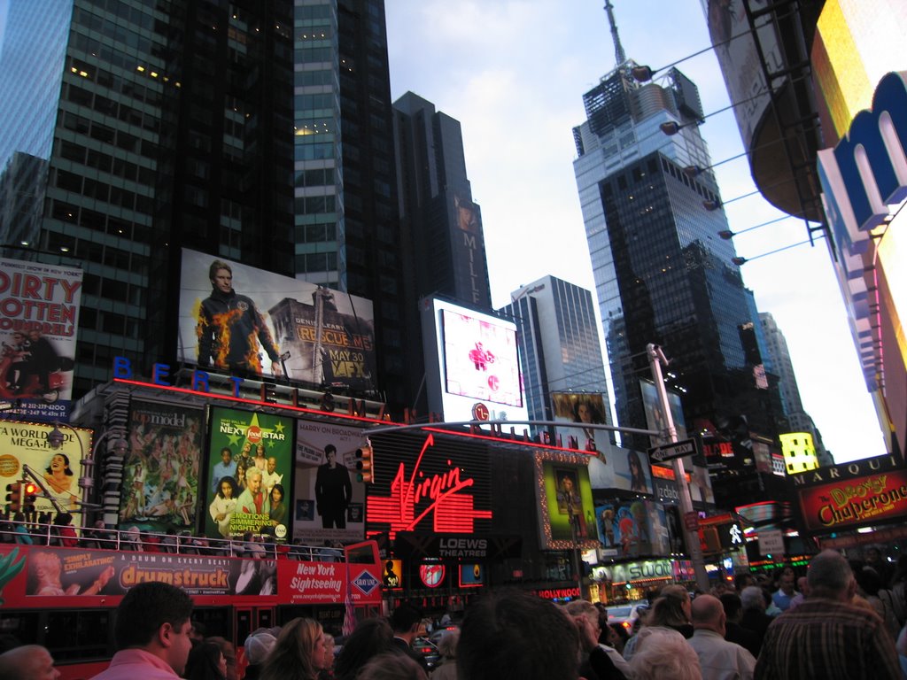 Times Square - Bertelsmann Building by Phil McFarlane