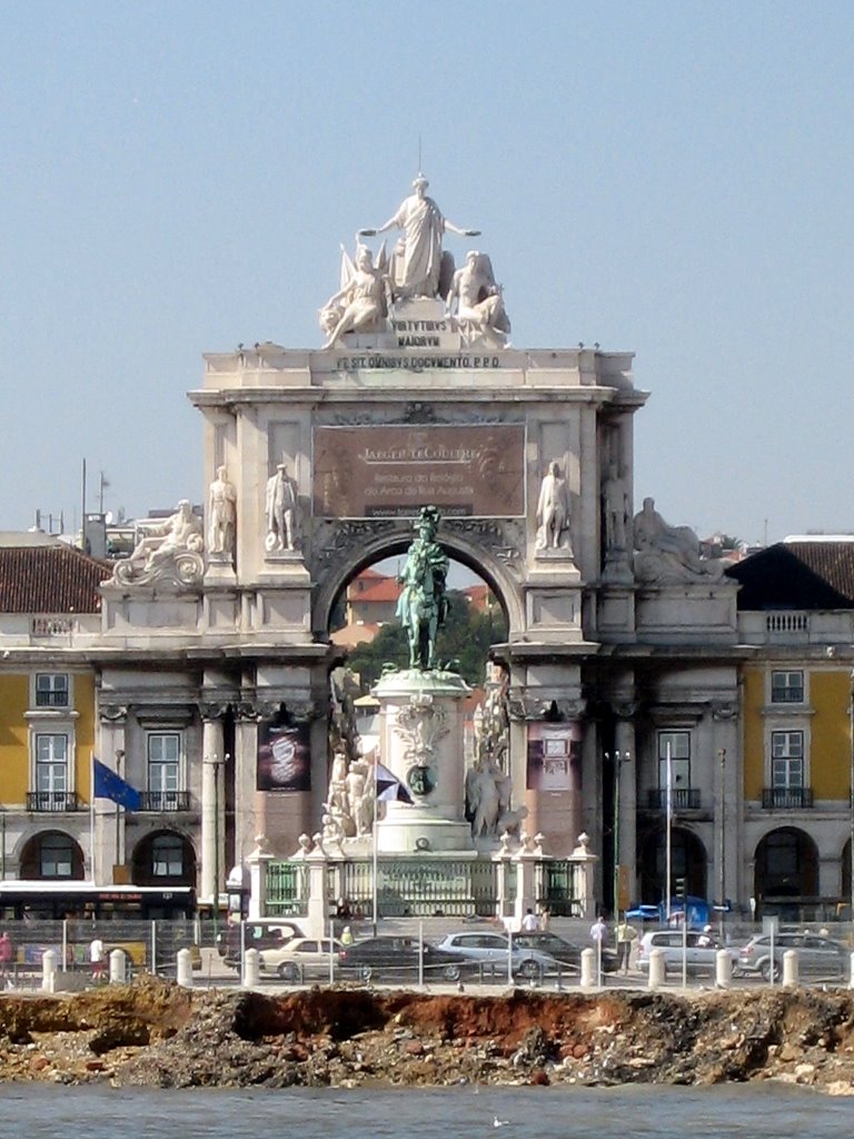 Praça do Comercio desde el mar 2 by Alicia Zamorano