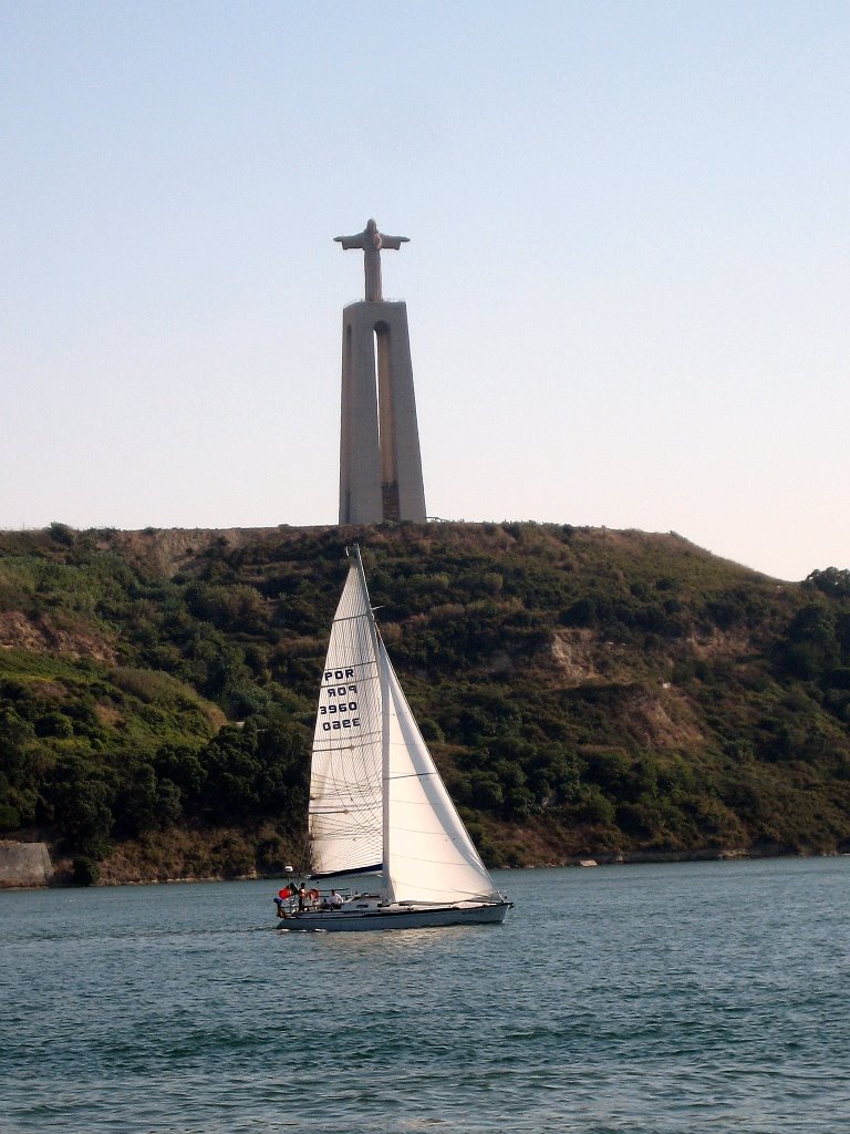 Cristo Rei by Alicia Zamorano