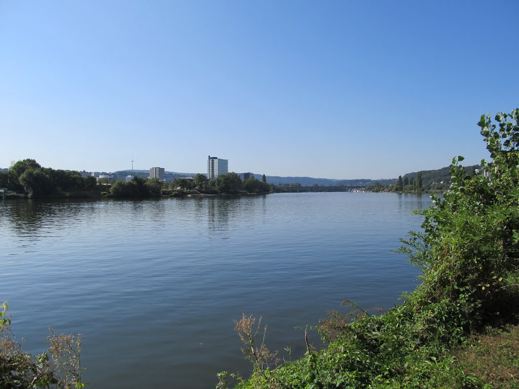 Die Mosel Blickrichtung zu Berg by Reuam Relges