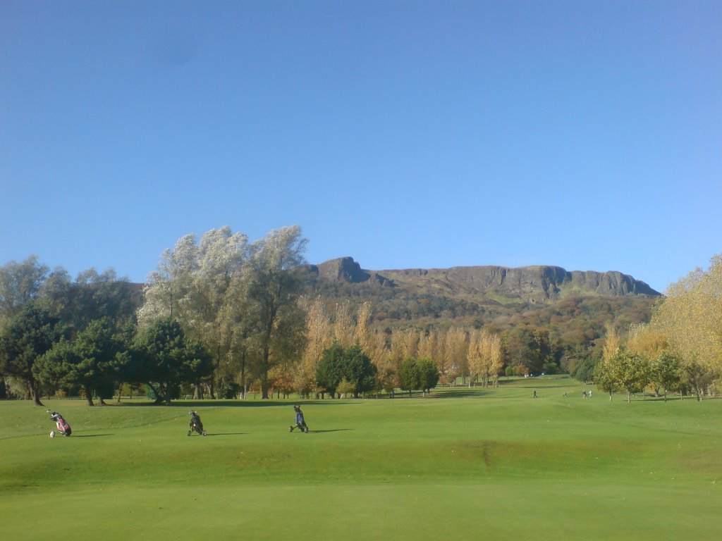 CAVEHILL FROM FORTWILLIAM GC by rabx