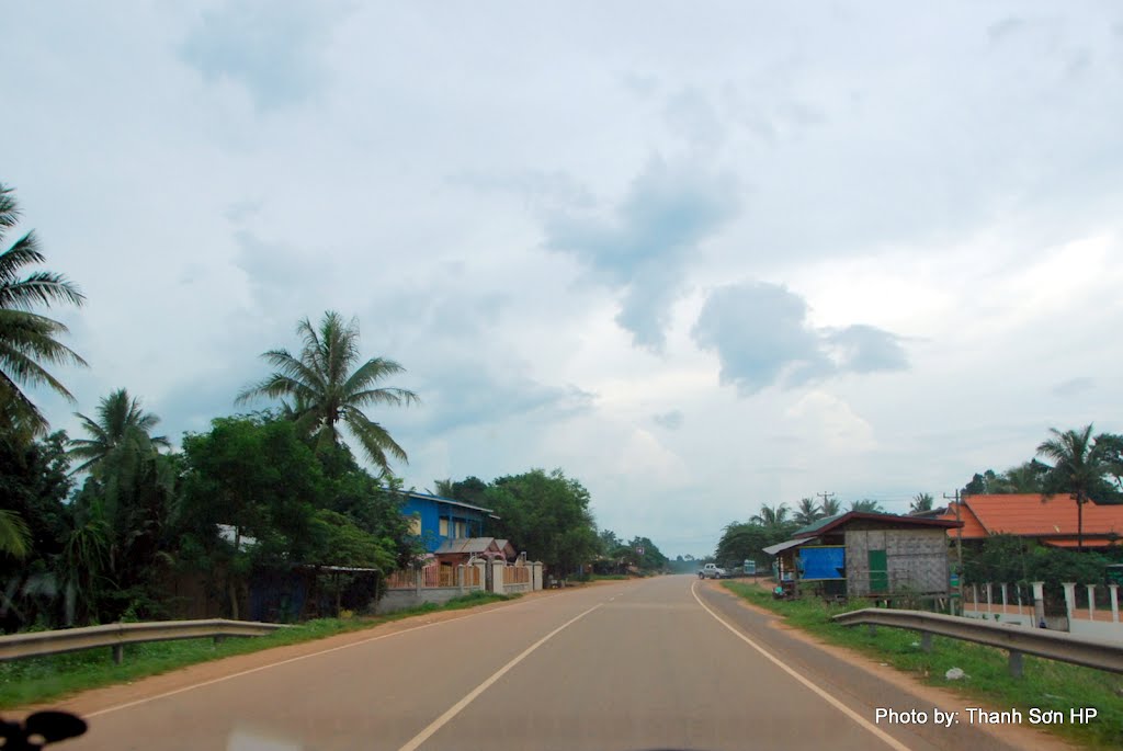 Phong cảnh và cư dân vùng Xepon, Savannakhet, Lào by Nguyễn Thanh Sơn