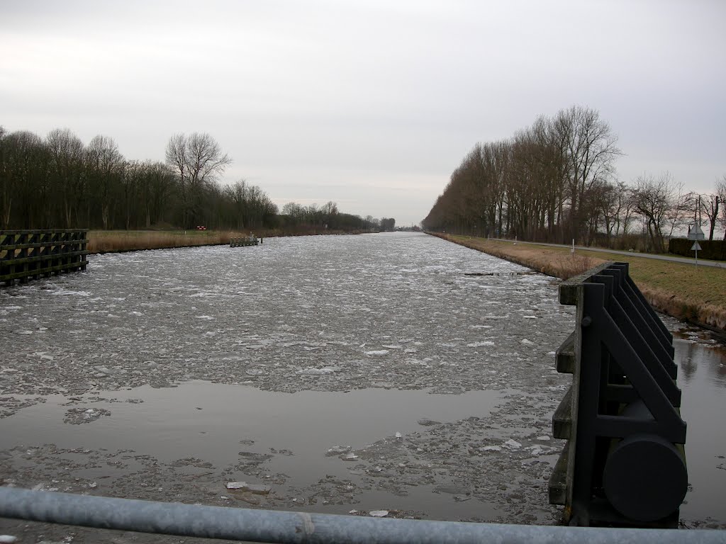 Winterse van Starkenborghkanaal by Dina Steendam