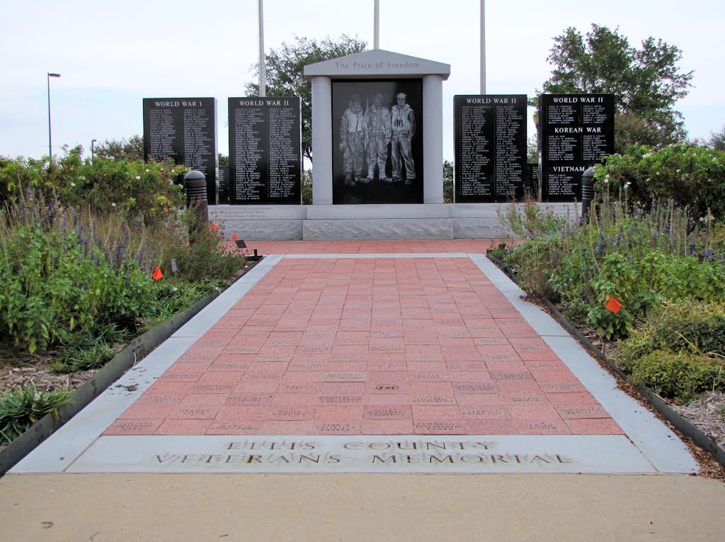 Ellis County Veterans Memorial by WOLFGANG DEMINO