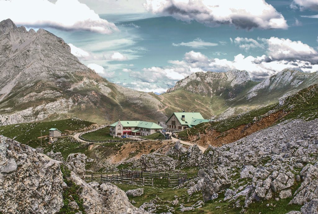 PICOS DE EUROPA - REFUGIO DE ALIVA - CANTABRIA by mackedwars