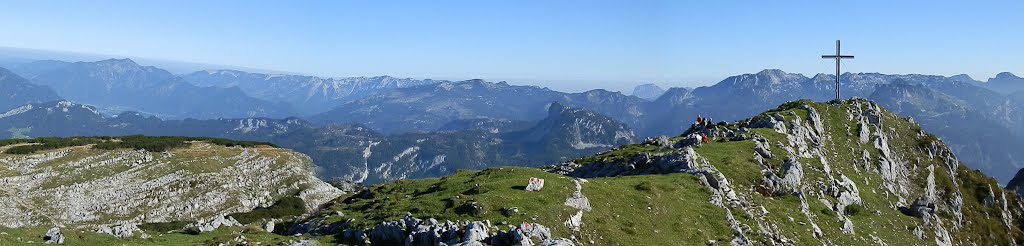 Gipfelpanorama vom Hohen Sarstein 1975m by rotschild