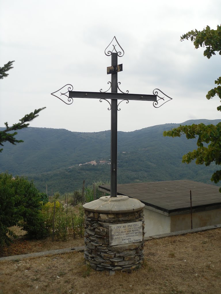 Croce sul sagrato del Santuario di Sant'Andrea di Aurigo by Vaiale