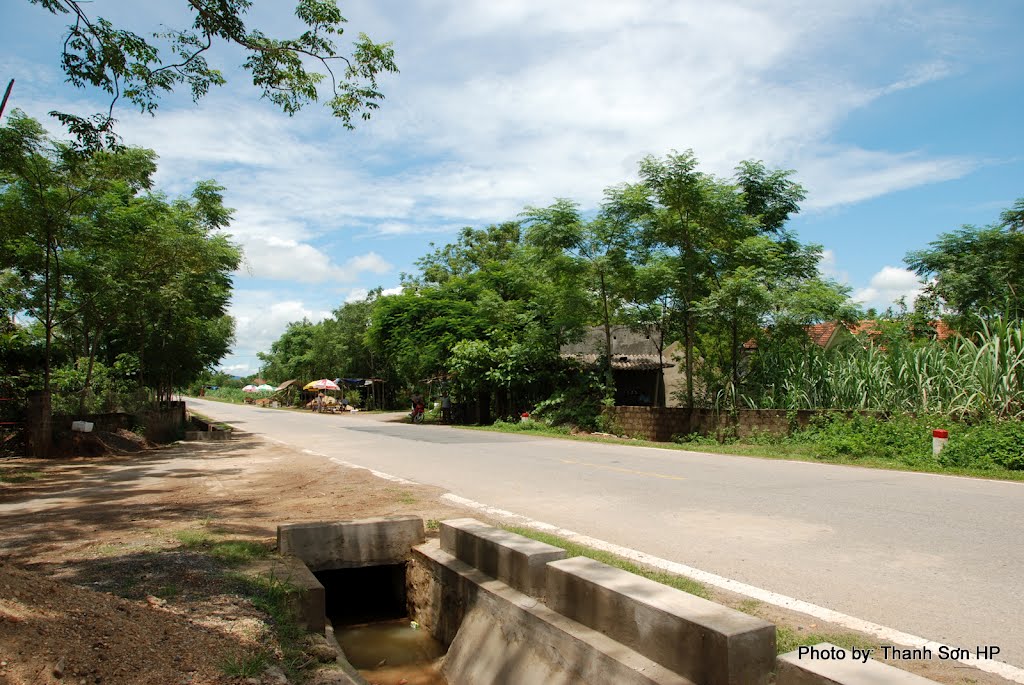 Phong cảnh ven đường HCM, địa phận Nghĩa Đàn, Nghệ An by Nguyễn Thanh Sơn