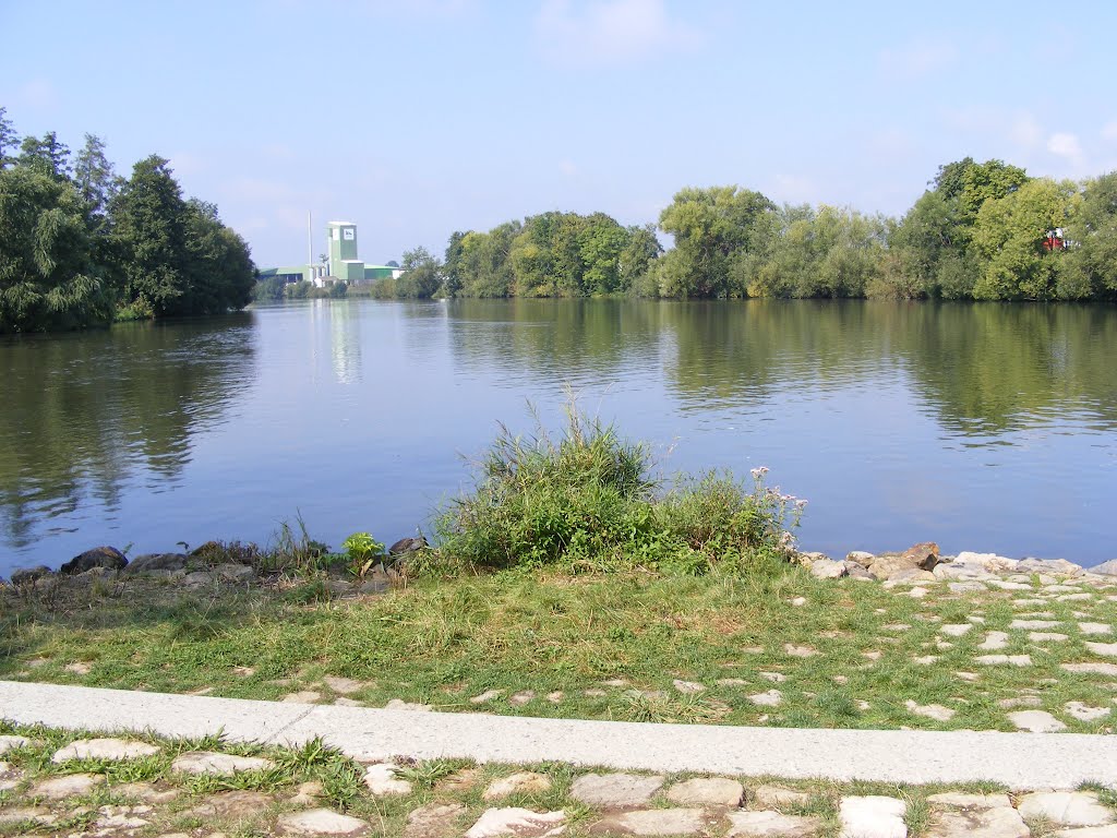 Spitze der ERBA-Insel, die Regnitz mündet in den Main-Donau-Kanal by Edgar Bär