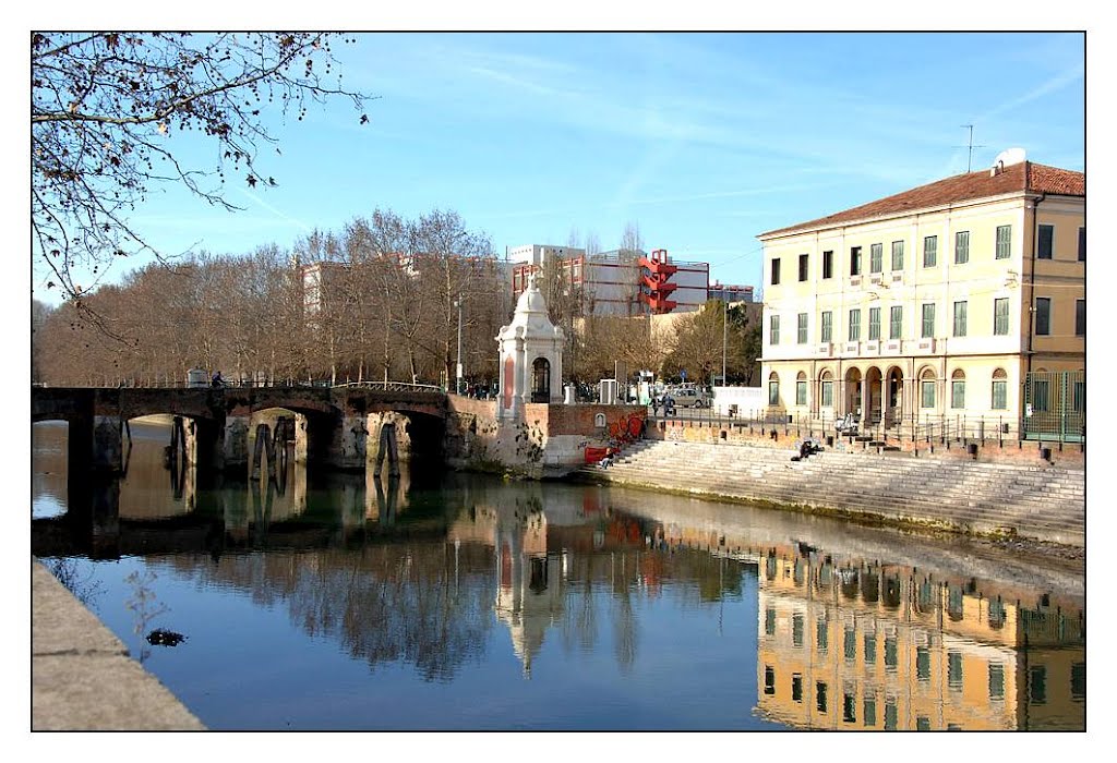 L'antica gradinata sul Piovego, ora Campus Universitario by houseboat