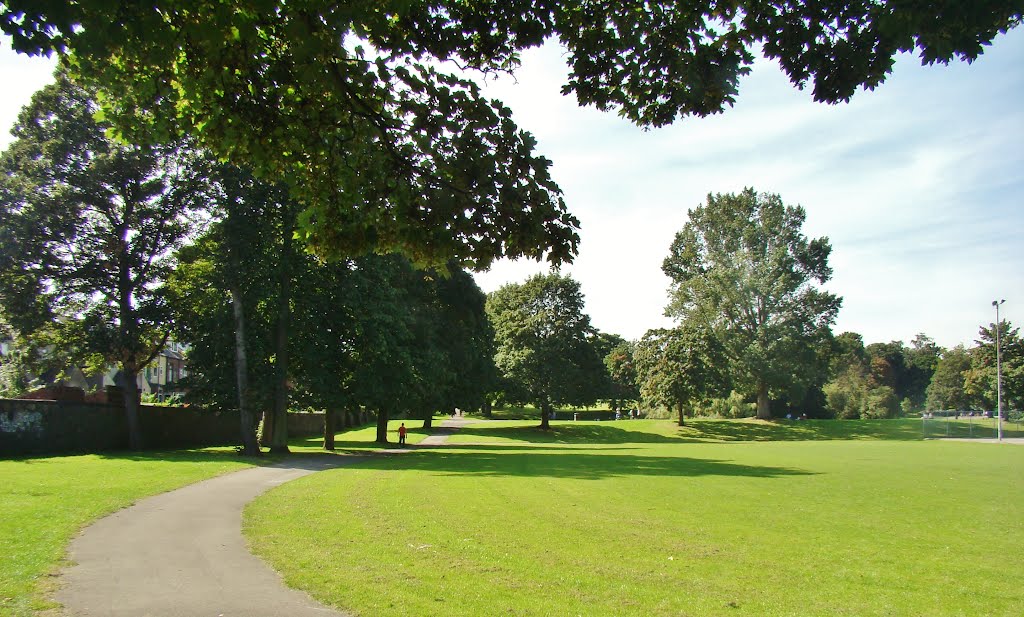 Hillsborough Park scene from near Penistone Road, Sheffield S6 by sixxsix