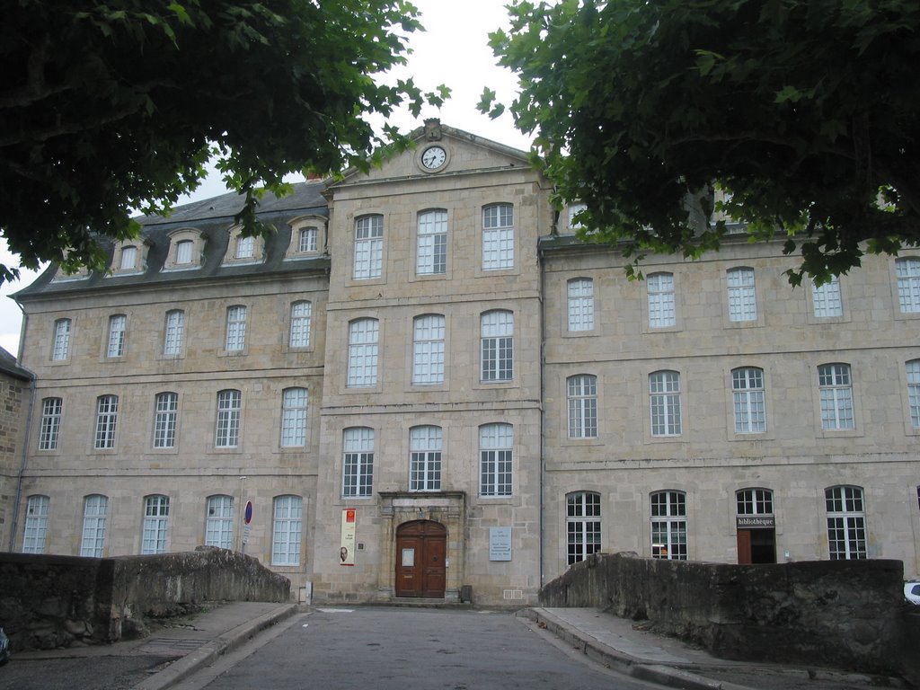 Lycée Jean Lurcat - Saint Céré by Ludovic GRONVOLD