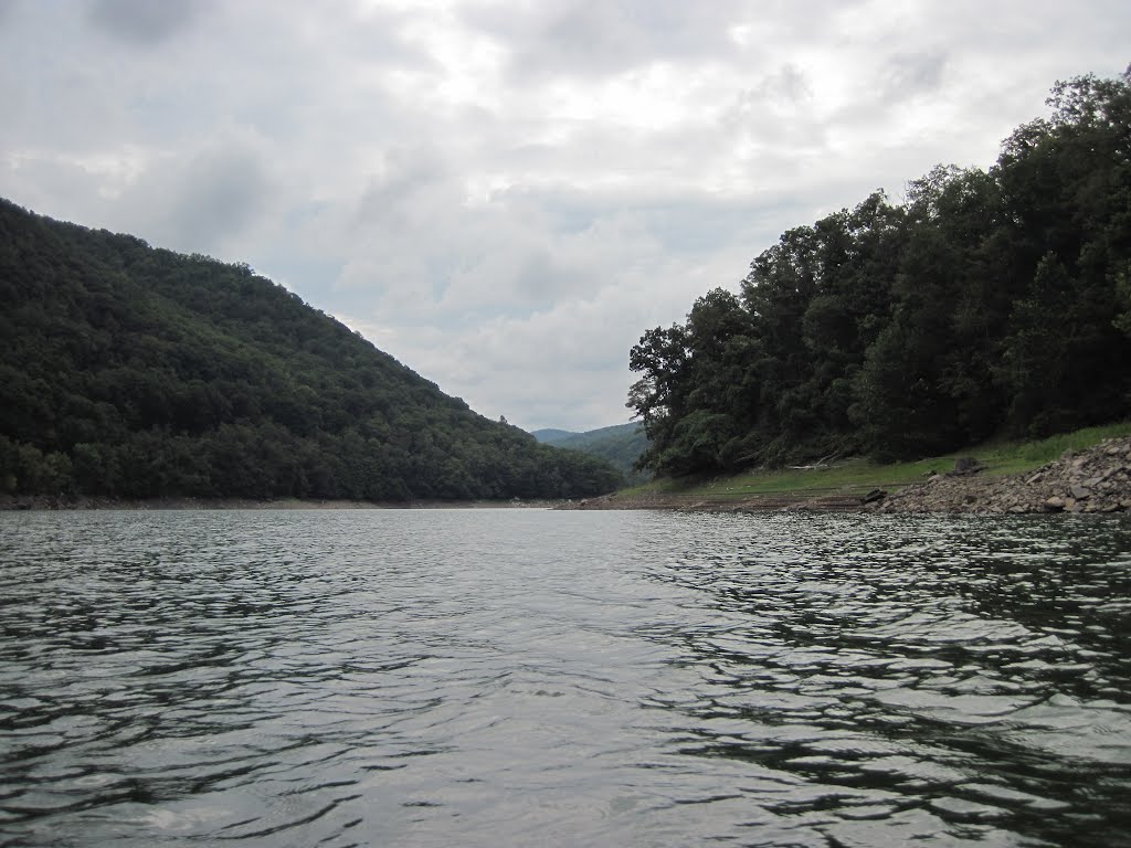 Peeking around the bend on the reservoir by midatlanticriverrat