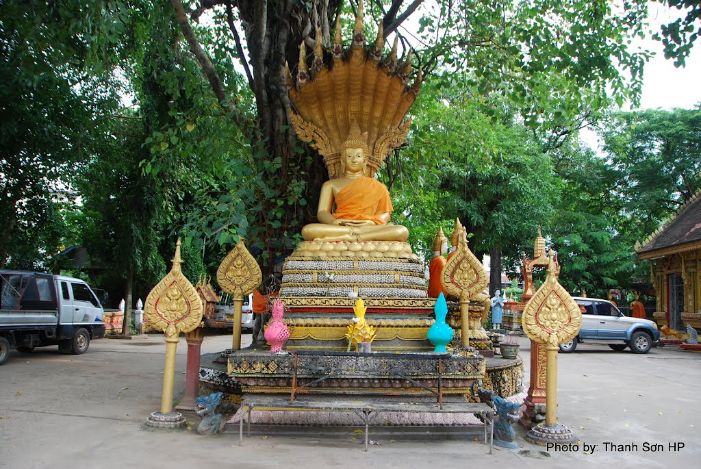 Wat Si Meuang, Vientiane, Laos by Nguyễn Thanh Sơn