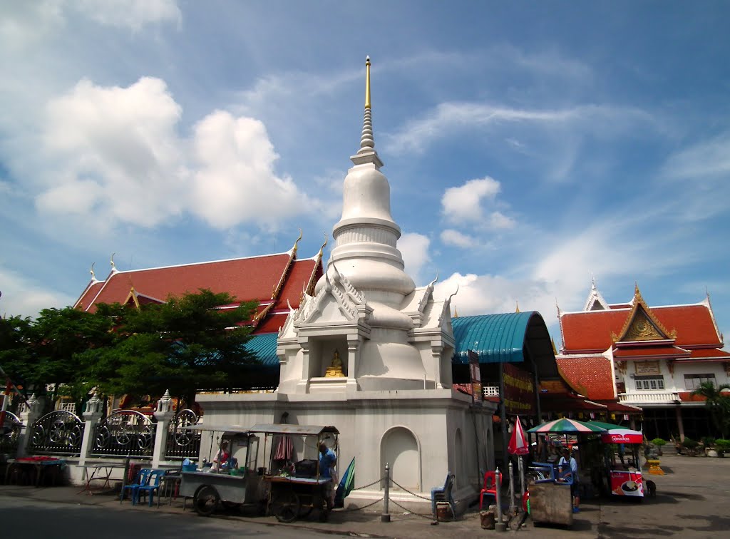 Wat Bang Bon Stupa by pr8ngkiet