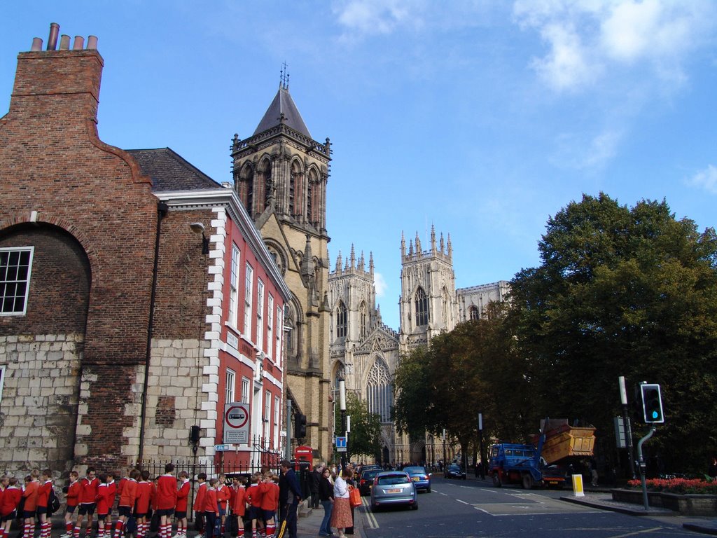 Duncombe Place, view to the York Minster by world of pictures by KlausH