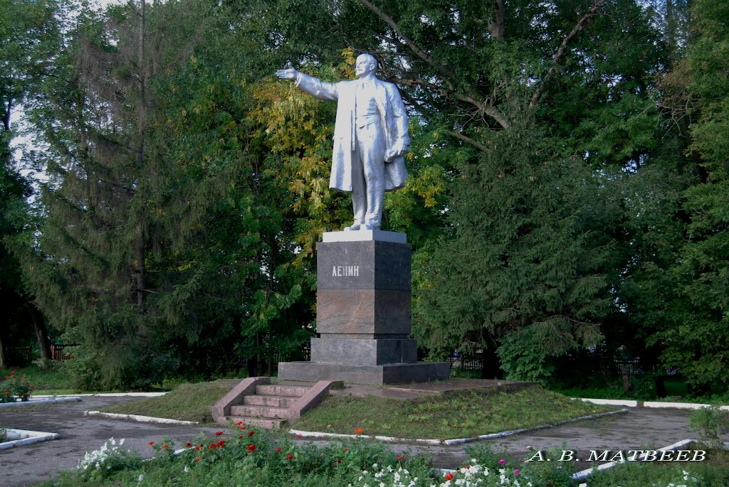 Шацк. Памятник В. И. Ленину/Shatsk. Monument to V. I. Lenin, 31.08.2012 by mav1818