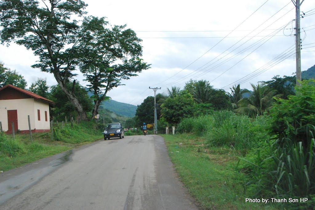 On the road to Kuangxi Waterfall by Nguyễn Thanh Sơn