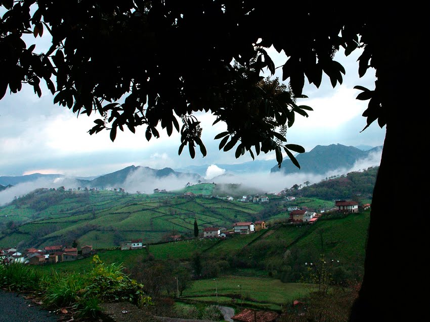 Peñerudes, vista desde La Cotina by Urbano Suárez