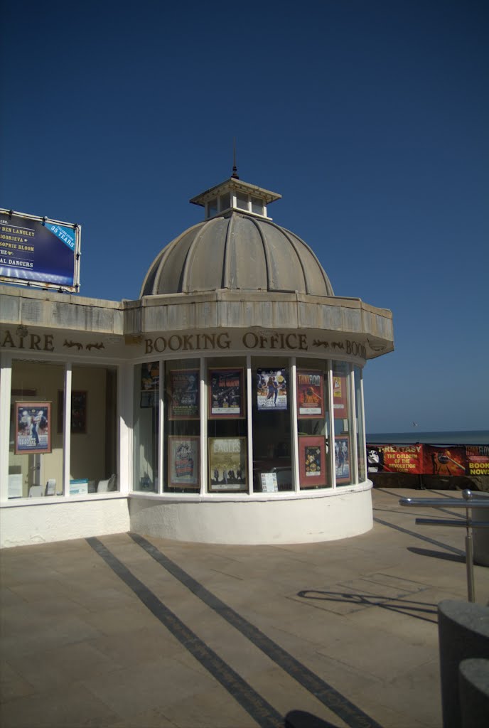 Cromer, Pier by digitography