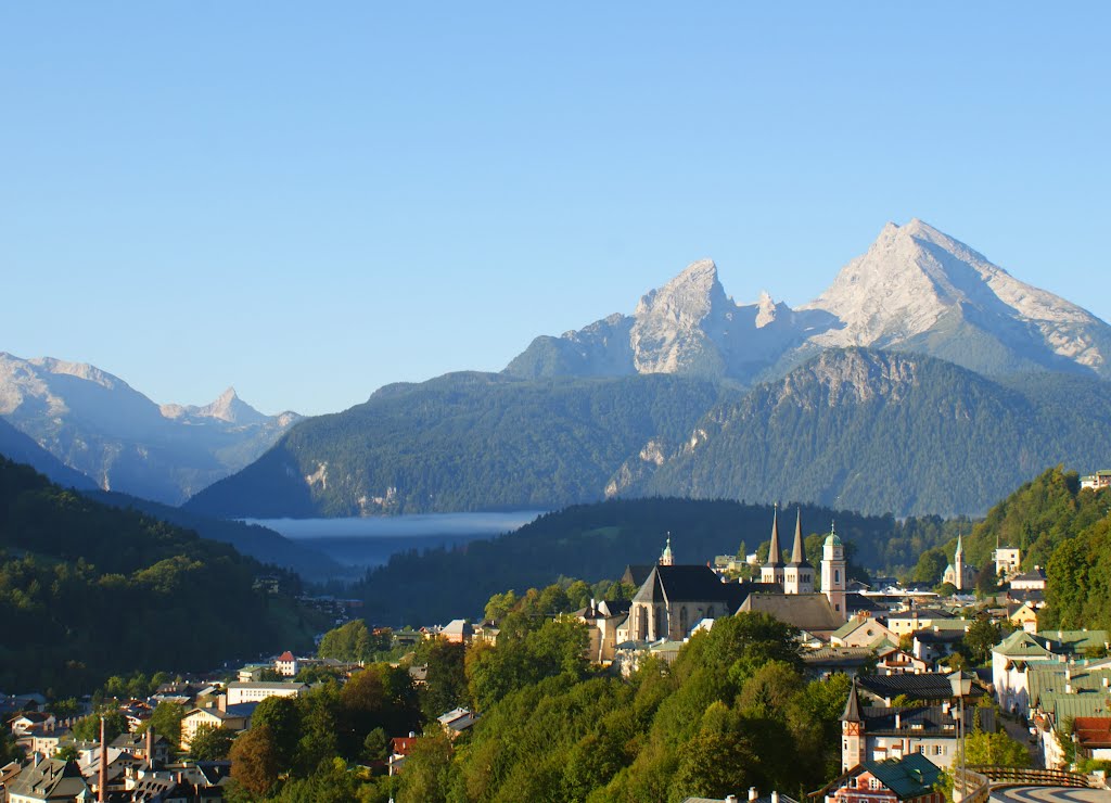 Berchtesgaden, früher Morgen, leichter Nebel liegt im Königsseer Tal, ... by Daniel Froschauer