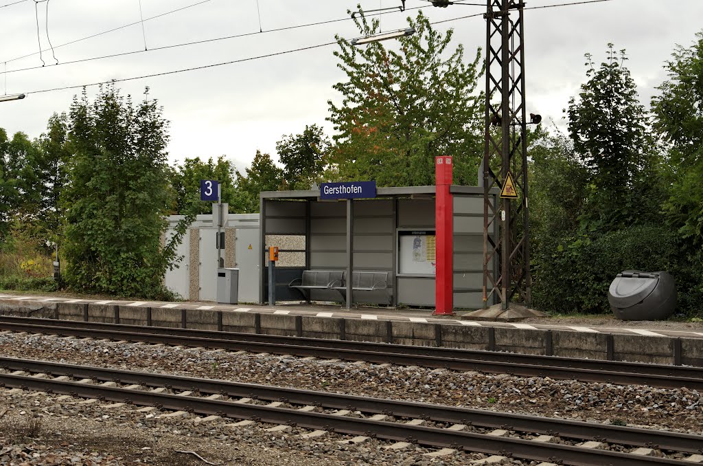 Haltepunkt Richtung Augsburg, Bahnhof Gersthofen, Bayern, September 2012 by PETEGE