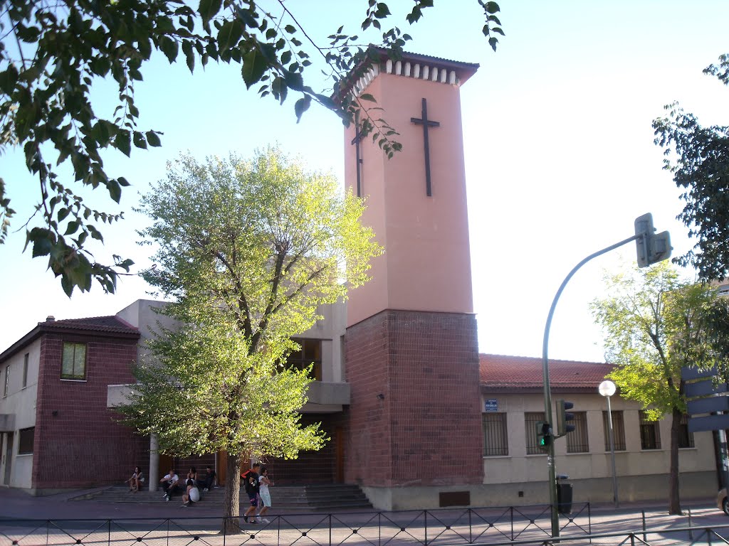 Parroquia de Nª Sª del Rosario y de la Esperanza, Móstoles by Marcos Prieto García