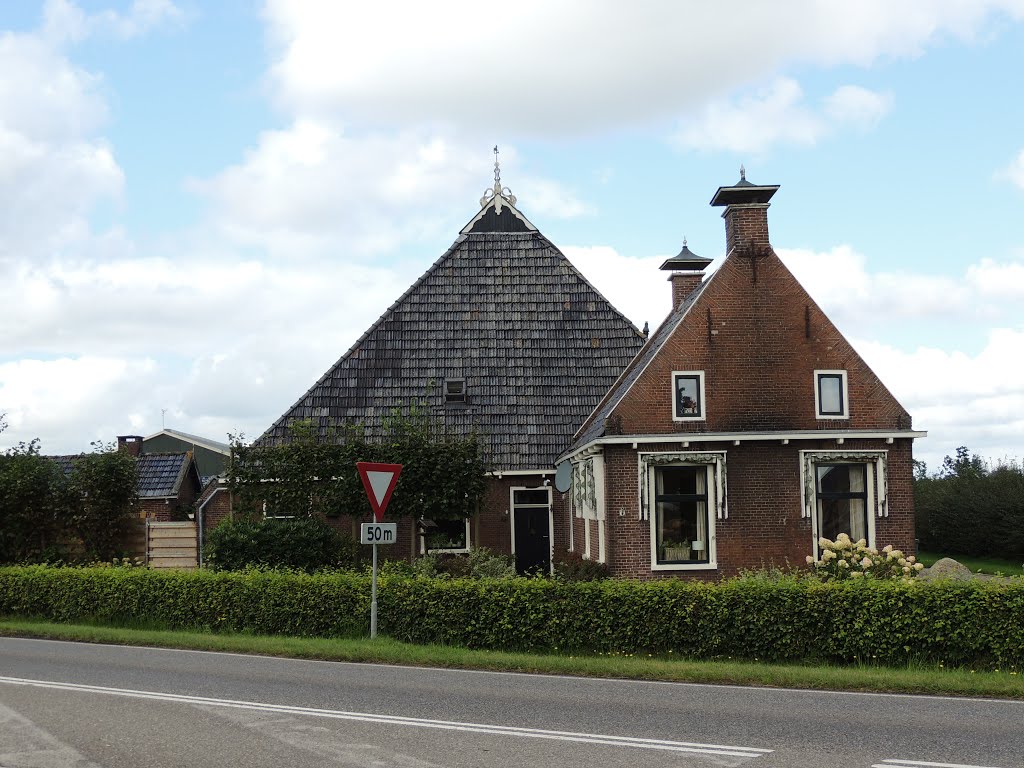 Monumentale Boerderij. (BB) by Bayke de Vries