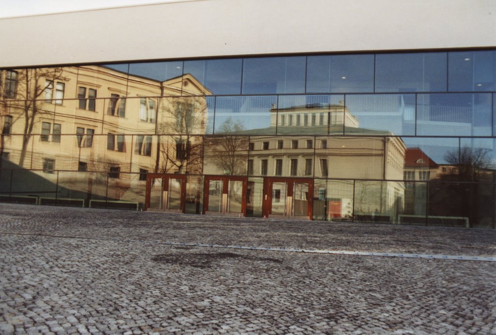 Uniplatz in Halle als Spiegelbild by Gerald Schreiber