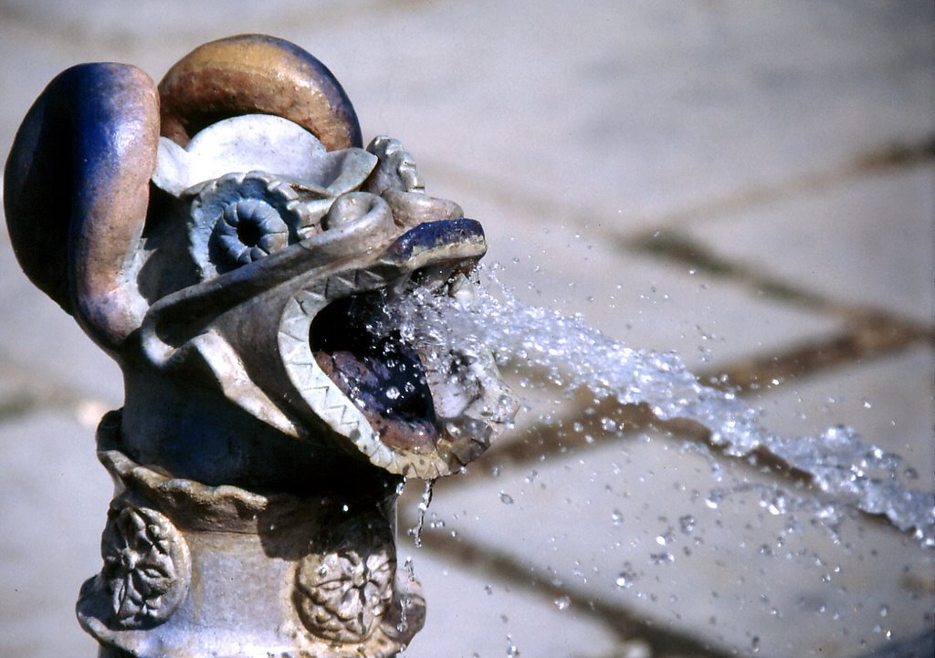 Dushanbe, Tajikistan. Drinkingwater fontane made lovely by Eivind Friedricksen