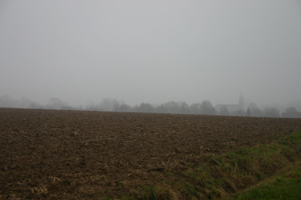 L'église de Dourlers sous la brume by Charles de Oliveira