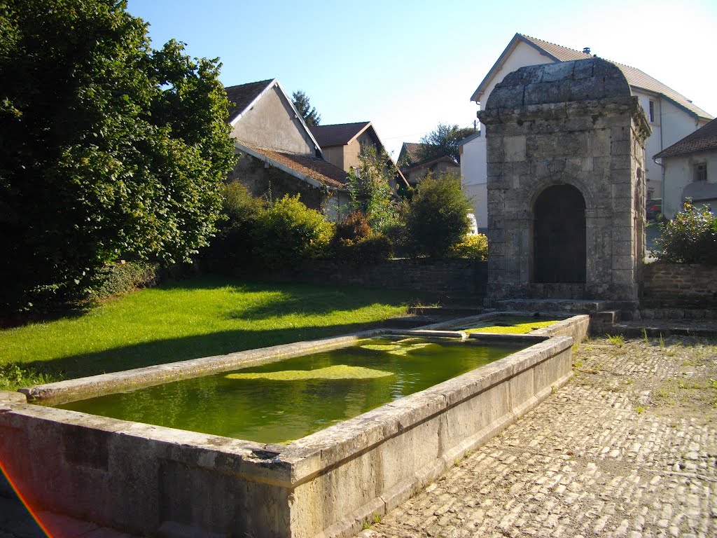 Fontaine basse à Ste-Marie by Claudius B.