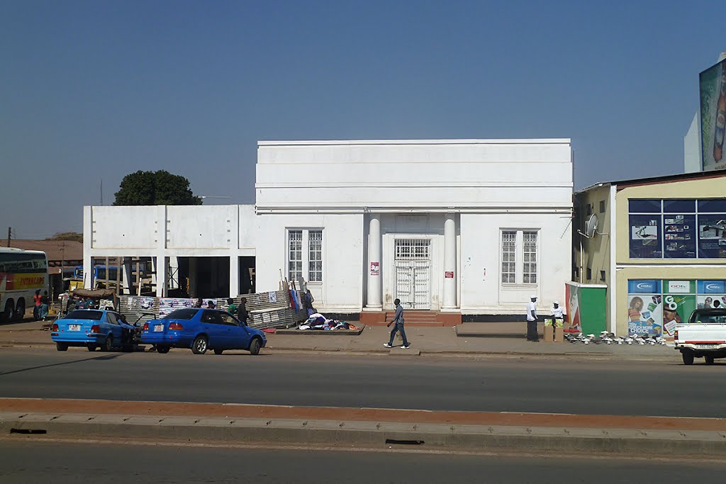 Colonial building 1942, Mosi Oa Tunya Road, Livingstone by nsapato