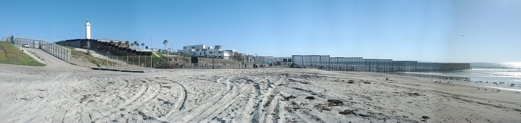 US/Mexico Border in San Diego on the beach by Rinflop