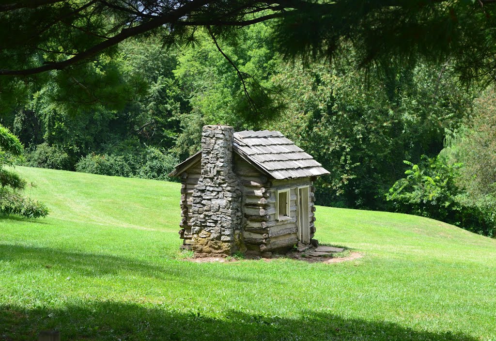 Waveland grounds - tiny house by uclynch