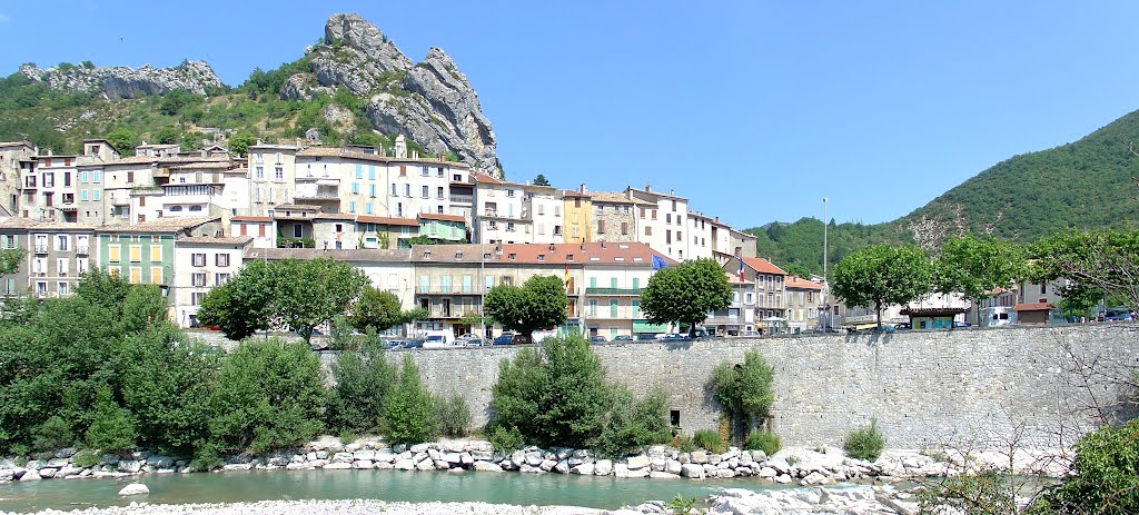 Frankreich_Provence-Alpes-Côte d’Azur, Hautes-Alpes_Serres by © ELMOKULA