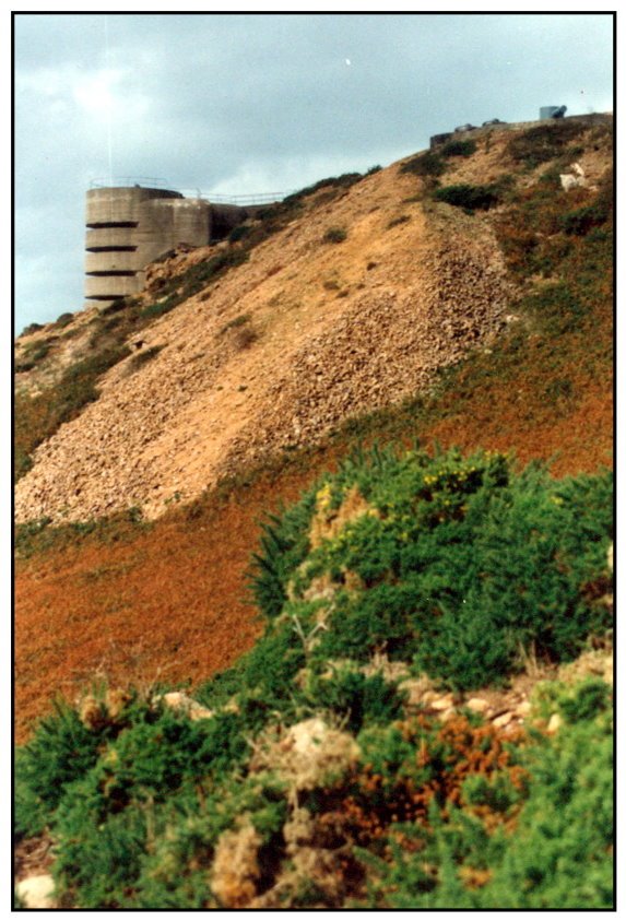 Le Chemin de Noirmont, Jersey by Ralf Es