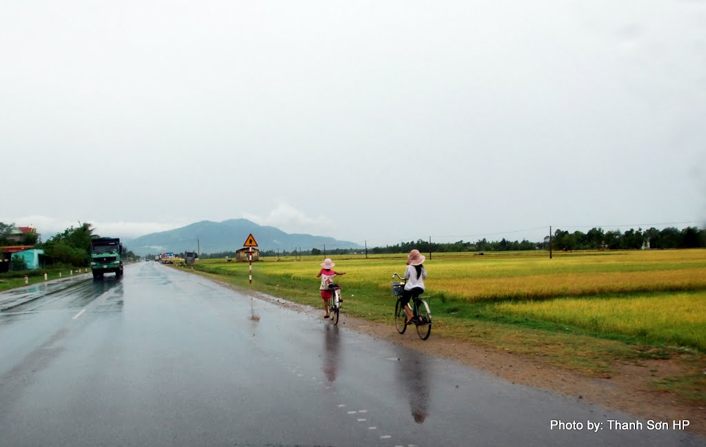 Qua Quảng Trạch trong chiều mưa by Nguyễn Thanh Sơn