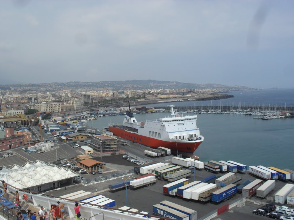 Porto di catania by paoloanselmino