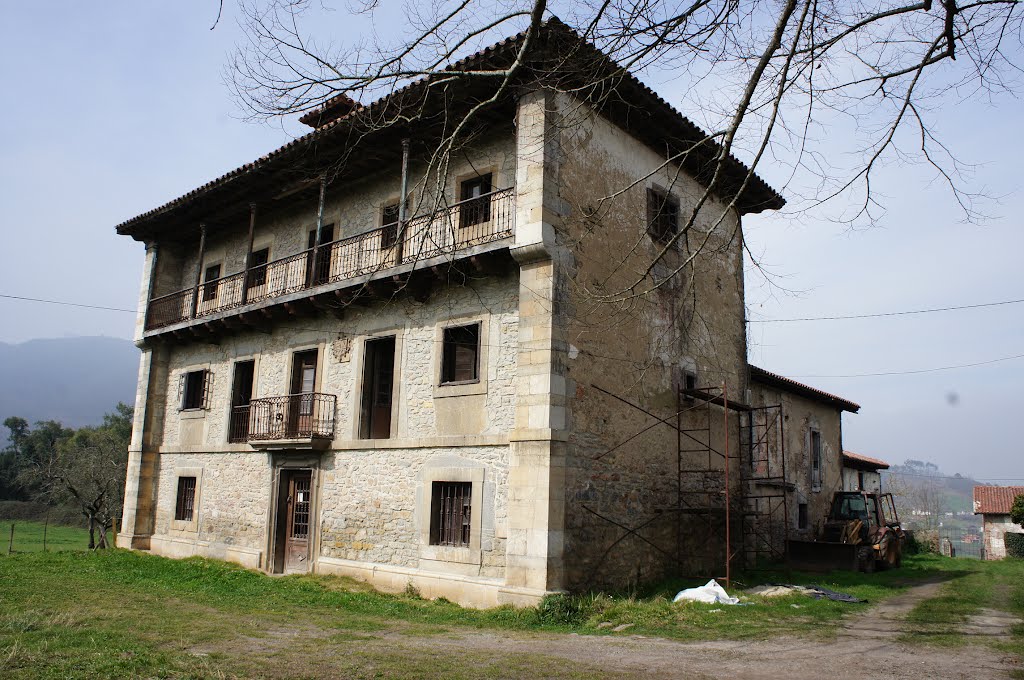 Palacio de los Cañedo. by La Casa del Chiflón (Bulnes)