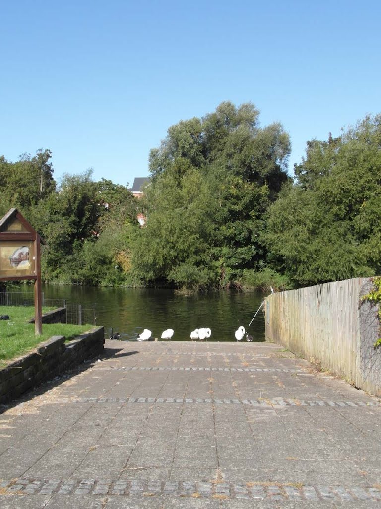 Evesham town quay and slipway by asumtown